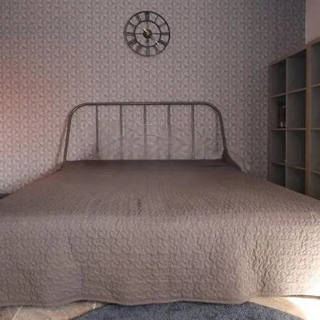 Thoughtful Simplicity In The Heart Of Apartment